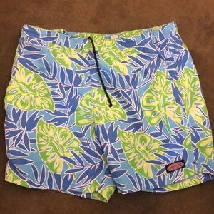 Vineyard Vines Medium Men’s Swim trunks with liner